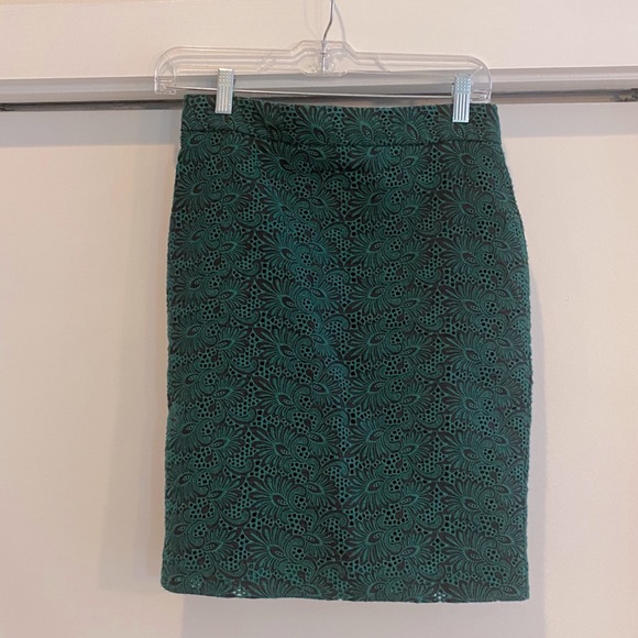 Ann Taylor Dresses & Skirts - Green pattern Ann Taylor pencil skirt size 0P